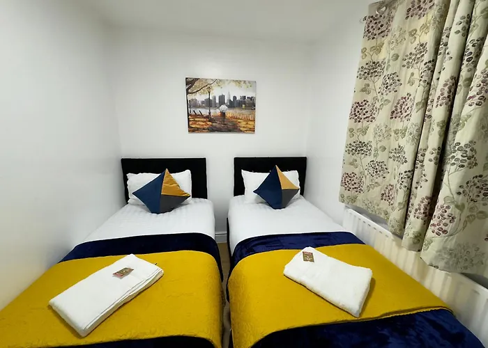 Tower Bridge London, 2 Bedrooms, Reception, Kitchen, Parking
