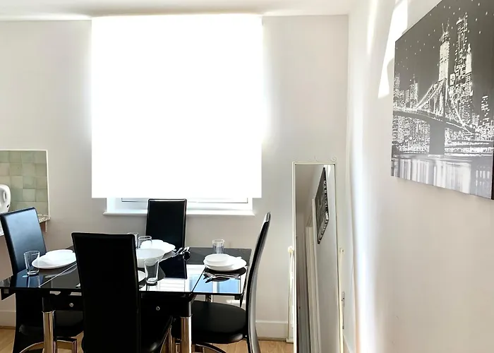 Tower Bridge London, 2 Bedrooms, Reception, Kitchen, Parking